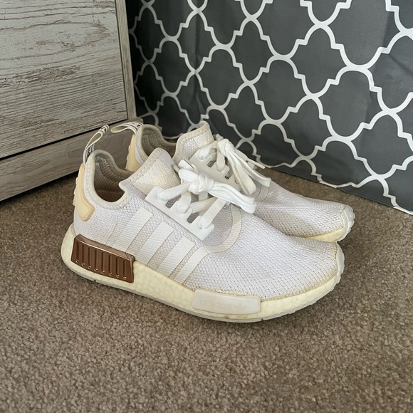 Adidas NMD R1 Cloud White & Gold Women’s Size 7 - Picture 1 of 8